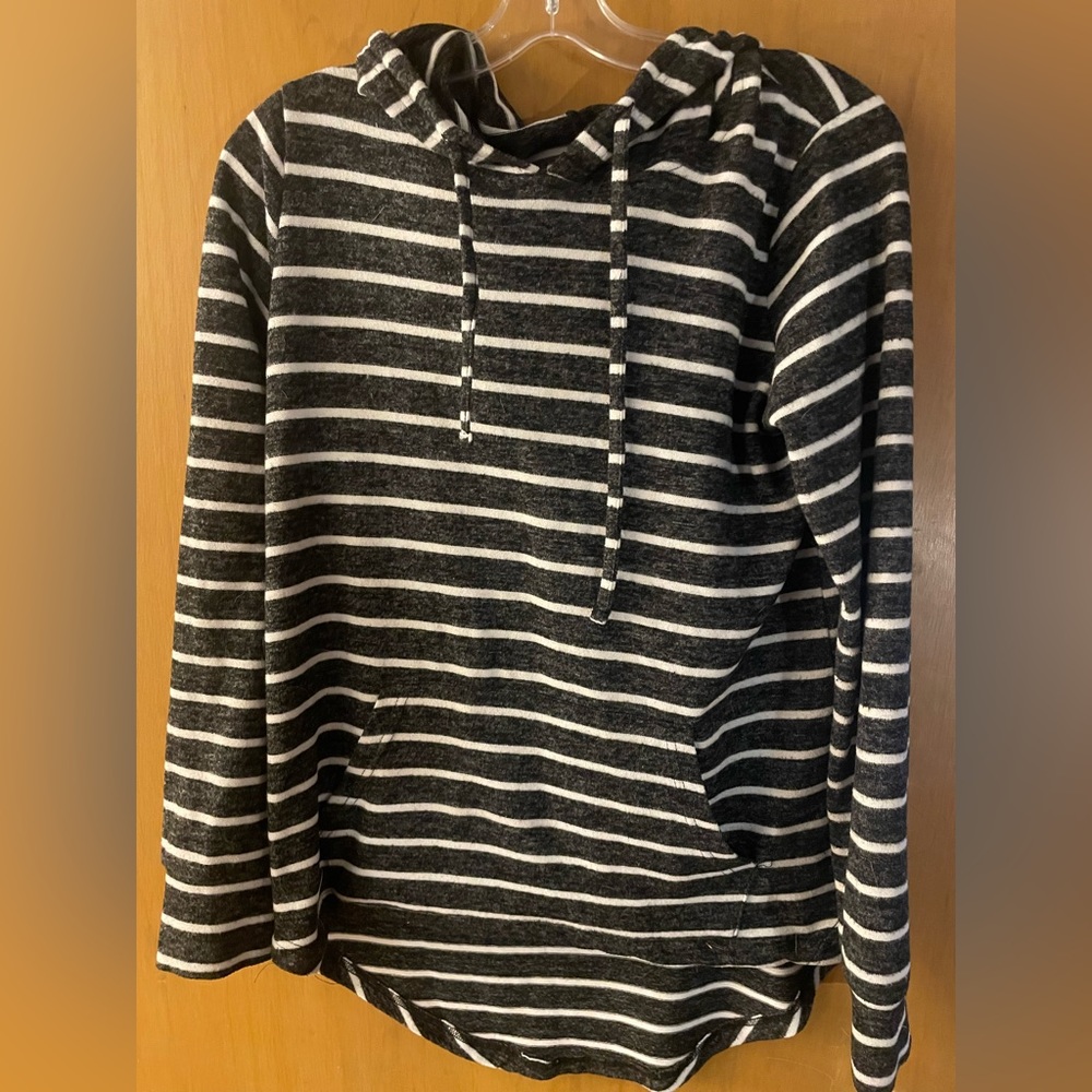 Ladies hooded long sleeve top